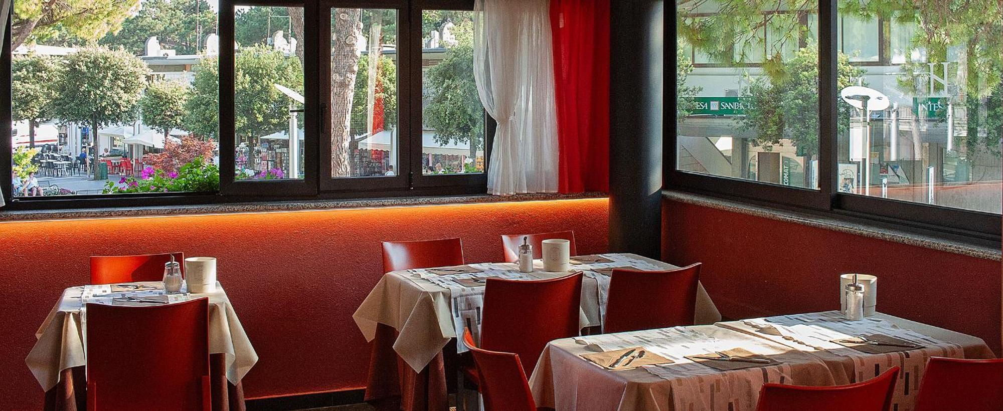 Hotel Savoia Lignano Sabbiadoro Kültér fotó